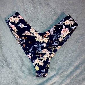 Aloha Skatie Bikini Bottoms 🪷🌼